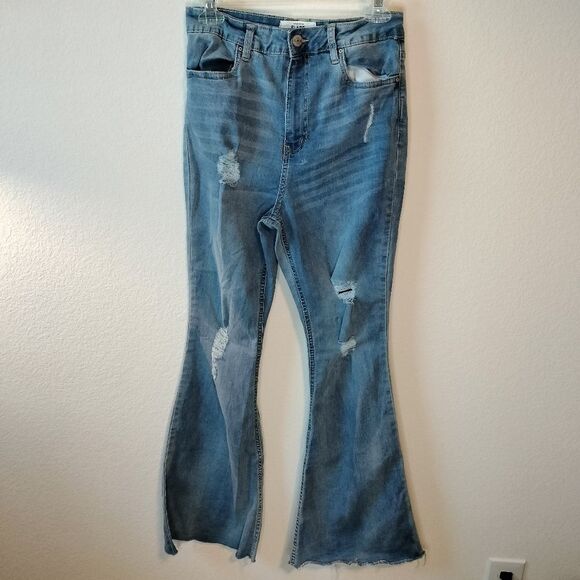 Junior's Refuge High Rise Flare Leg Distressed Jeans size 7 - Picture 1 of 11